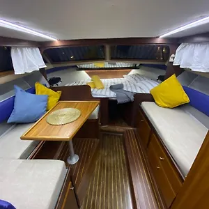 Laura Boat Bateau-hôtel