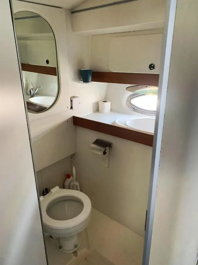 Cozy Private Two Rooms Yacht In Barcelona With Free Parking Sant Adrià de Besòs