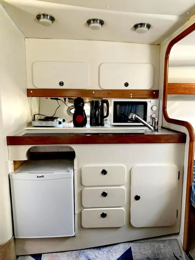 Cozy Private Two Rooms Yacht In Barcelona With Free Parking Sant Adrià de Besòs Espagne